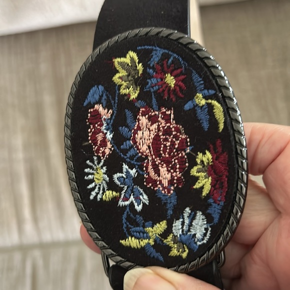 Vintage Black extra large suede belt with embroidered buckle adjustable new - Picture 4 of 8